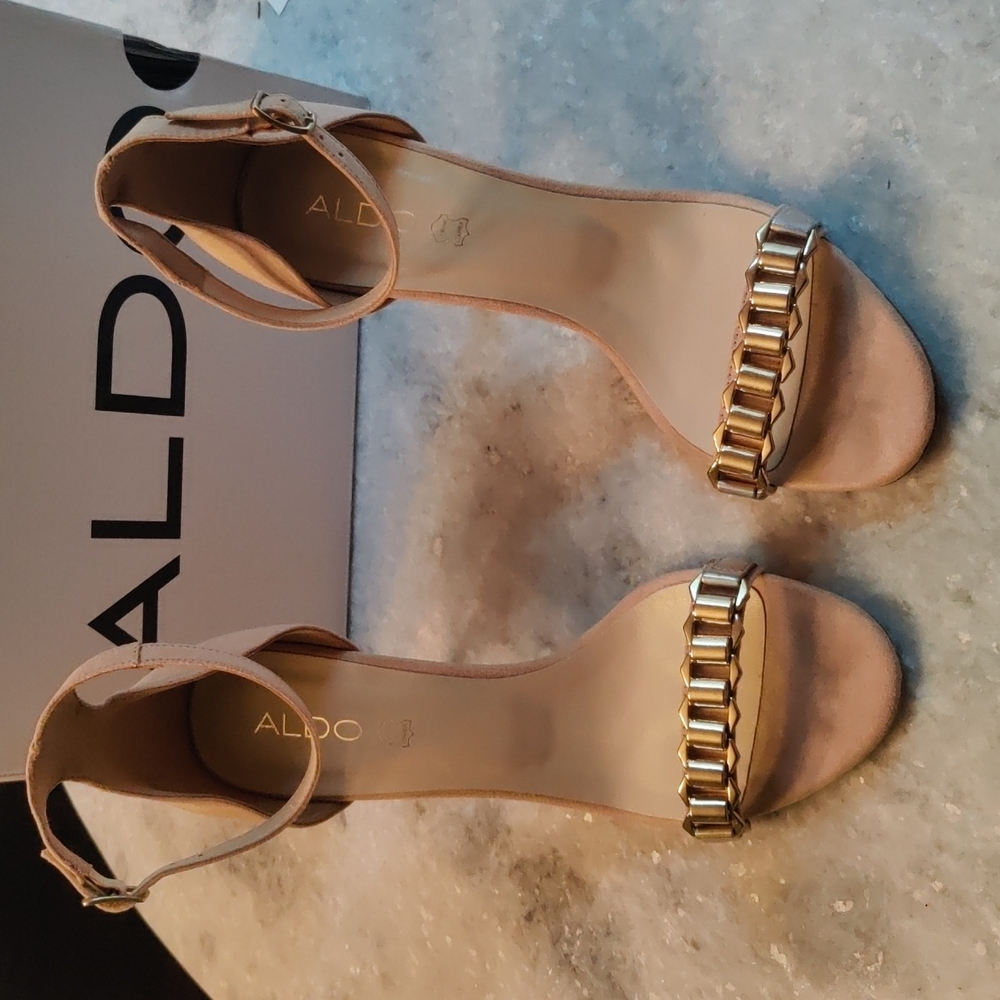 Aldo zuriaa style, heels, size 10 suede, nude